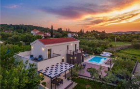 Awesome home in Zdrelac w/ Outdoor swimming pool, Jacuzzi and 3 Bedrooms
